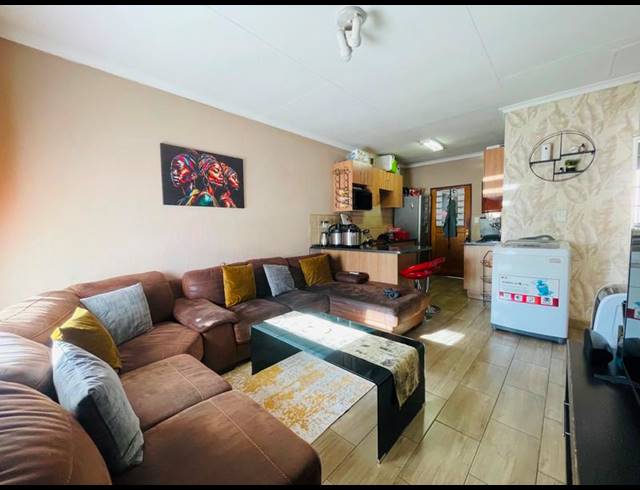 2 BEDROOM APARTMENT FOR SALE IN GERMISTON WEST